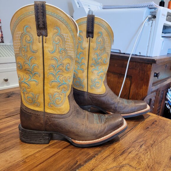 Woman's Ariat Boots - Picture 2 of 3